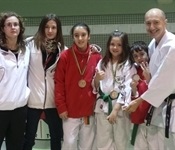 Diferents medalles per al karate picanyer