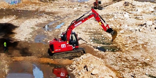 En marxa els treballs de neteja del barranc entre Picanya i Paiporta