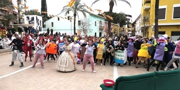 FALLES 2025 · Cavalcada Ninot Gran · Falla Avda. Sta. Maria Del Puig