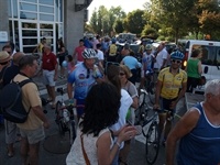 Arribada a Picanya als ciclistes arribats des de Panazol P7102684
